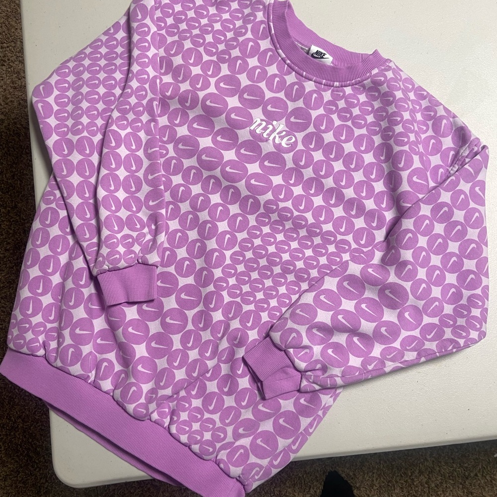 Nike Lilac and White Graphic Sweatshirt